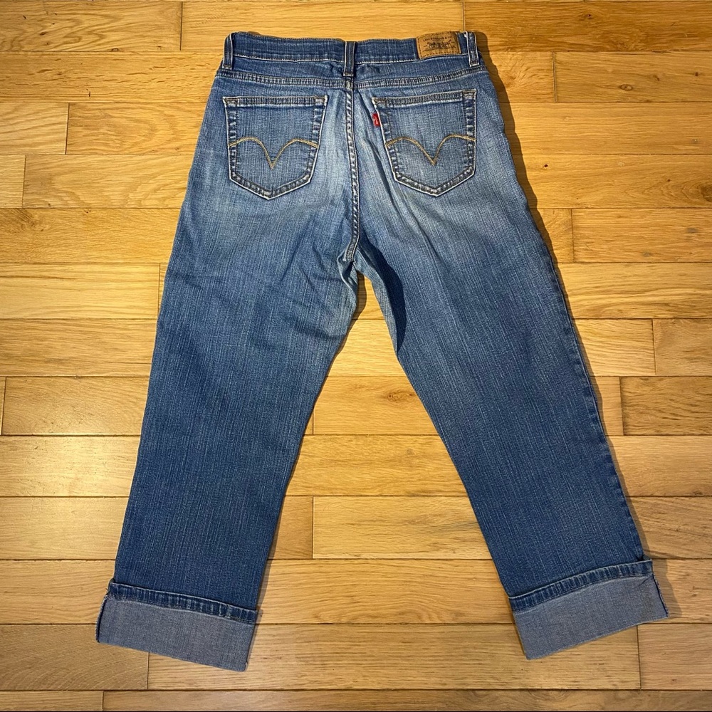 Levi’s 548 Perfectly Slimming Capri Cropped Jeans size 8 in medium wash - Picture 5 of 14
